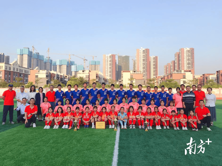 乐鱼体育官方登录网站-运动场上呈现百花齐放足球比赛将掀起热潮的简单介绍