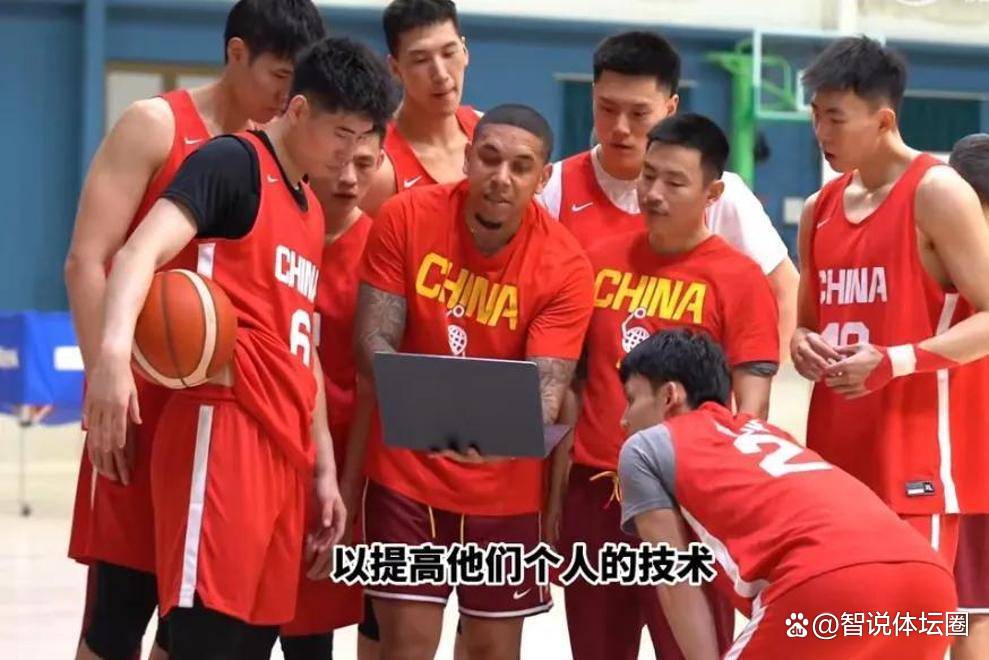 球队教练提出新的训练方案，力求全面提升球员能力的简单介绍