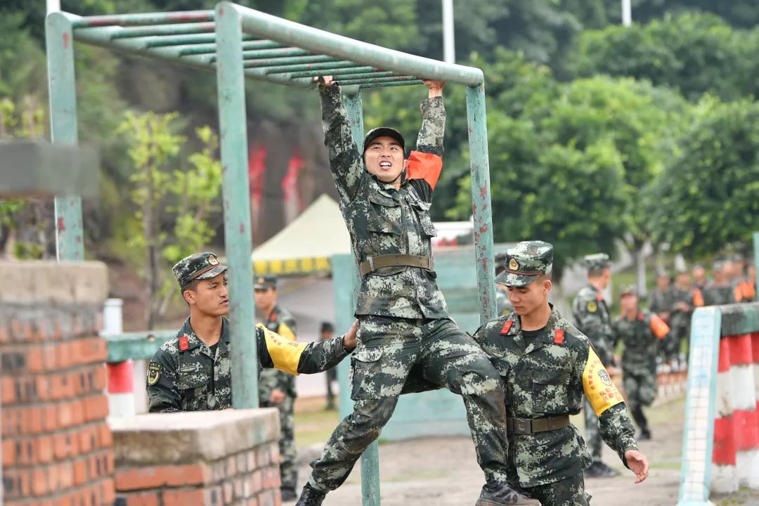 火爆对决！全队奋勇拼杀，一触即发