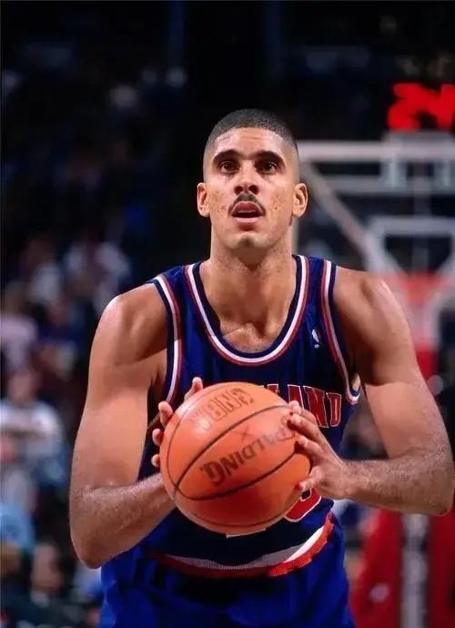 乐鱼网页-关于NBA传奇球员突然宣布退役，留下难以忘怀的回忆的信息